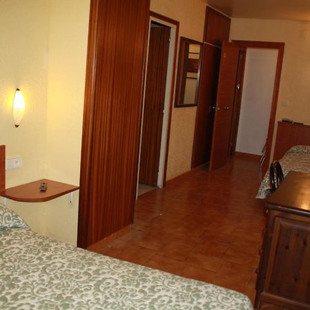 Hotel La Masia Портбоу Экстерьер фото