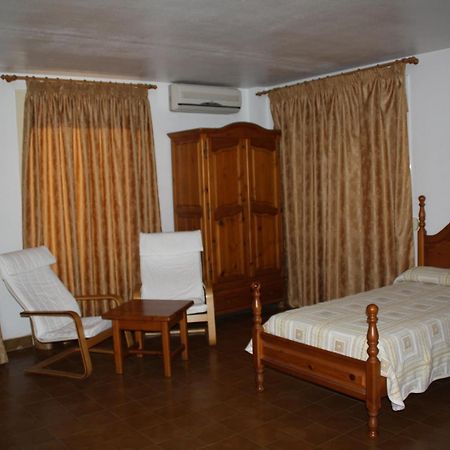 Hotel La Masia Портбоу Номер фото