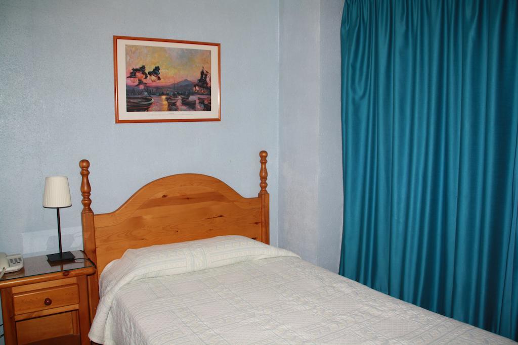 Hotel La Masia Портбоу Номер фото