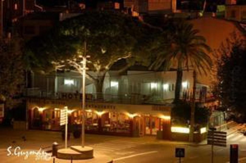 Hotel La Masia Портбоу Экстерьер фото